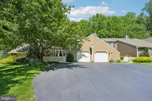 1564 Applewood Cir, Yardley, PA 19067 - Photo 2