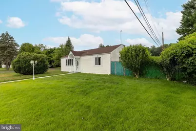 906 Oak Terrace, Southampton, PA 18966 - Photo 2