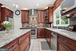 102 Whisper Wood Ct, Newtown, PA 18940 - Photo 6