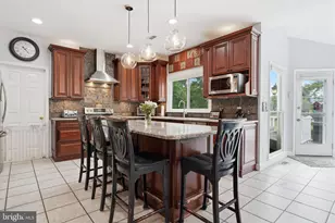 102 Whisper Wood Ct, Newtown, PA 18940 - Photo 8