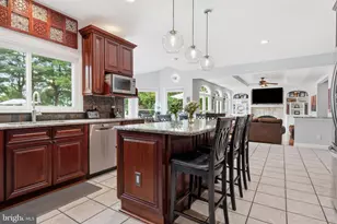 102 Whisper Wood Ct, Newtown, PA 18940 - Photo 6