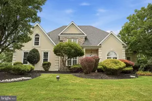 102 Whisper Wood Ct, Newtown, PA 18940 - Photo 2