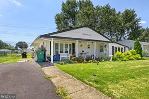 32 Gun Rd, Levittown, PA 19057 - Photo 2