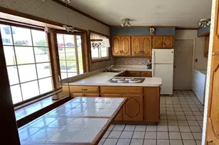 43 Falcon Rd, Levittown, PA 19056 - Photo 4