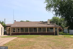 454 Dunksferry Rd, Bensalem, PA 19020 - Photo 2