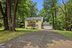 42 Springs Dr, Doylestown, PA 18901 - Photo 2