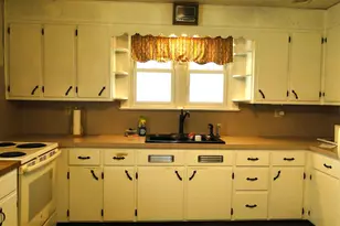 338 E Broad St, Trumbauersville, PA 18970 - Photo 6
