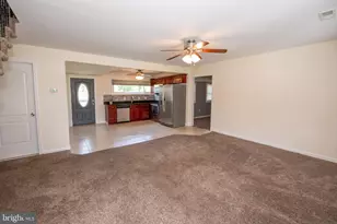 31 Roundwood Ln, Levittown, PA 19055 - Photo 10