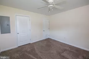 31 Roundwood Ln, Levittown, PA 19055 - Photo 28