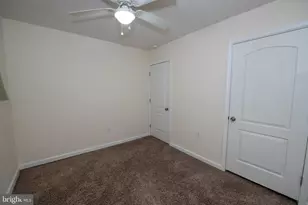 31 Roundwood Ln, Levittown, PA 19055 - Photo 22