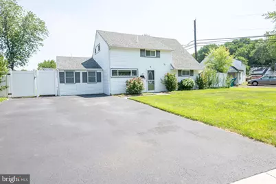 31 Roundwood Lane, Levittown, PA 19055 - Photo 2
