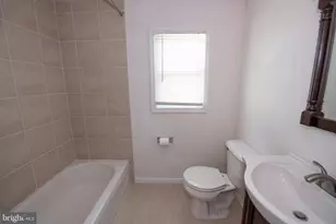 31 Roundwood Ln, Levittown, PA 19055 - Photo 18