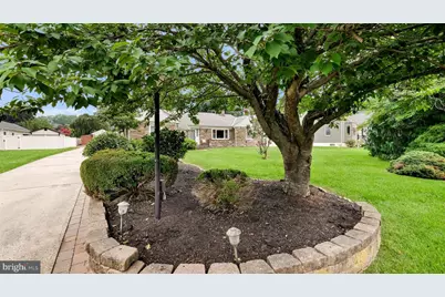 6609 N Radcliffe Street, Bristol, PA 19007 - Photo 2