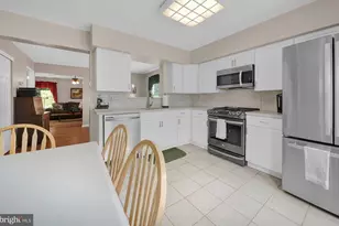 4582 Louise St Claire Dr, Doylestown, PA 18902 - Photo 4