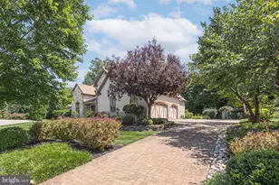 394 Collins Grant Ct, Yardley, PA 19067 - Photo 2
