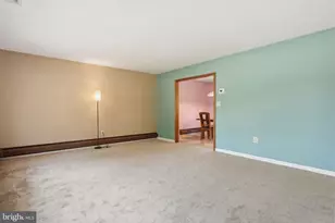 37 Trellis Rd, Levittown, PA 19056 - Photo 4
