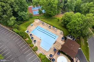 610 Valley Stream Cir, Feasterville-Trevose, PA 19053 - Photo 4