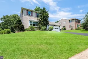 1076 Connemara Cir, Warrington, PA 18976 - Photo 2