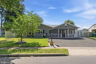 32 Orchard Ln, Levittown, PA 19055 - Photo 2