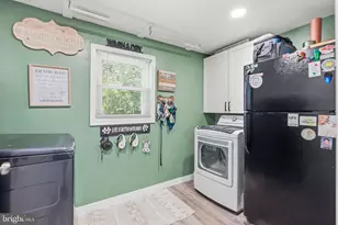 32 Orchard Ln, Levittown, PA 19055 - Photo 14