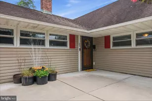 26 Forsythia Dr, Levittown, PA 19056 - Photo 2