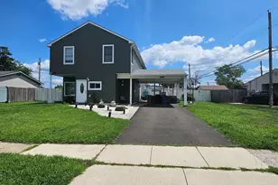 12 Crescent Ln, Levittown, PA 19055 - Photo 2