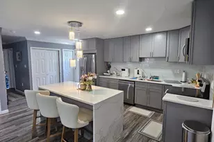 12 Crescent Ln, Levittown, PA 19055 - Photo 6