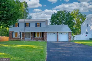 682 Woodlyn Dr, Feasterville-Trevose, PA 19053 - Photo 2