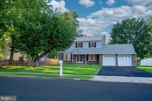 682 Woodlyn Dr, Feasterville-Trevose, PA 19053 - Photo 2