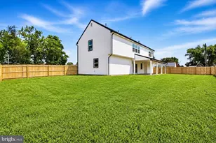 2 Schoolhouse Ln, Levittown, PA 19055 - Photo 6