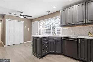 29 Palm Ln, Levittown, PA 19054 - Photo 4