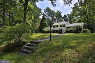 93 Buttonwood Ln, Doylestown, PA 18901 - Photo 2