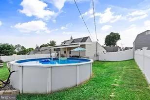 16 Canoebirch Rd, Levittown, PA 19057 - Photo 34
