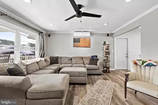 16 Canoebirch Rd, Levittown, PA 19057 - Photo 6