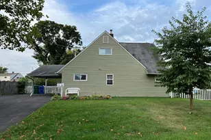 16 Crabtree Dr, Levittown, PA 19055 - Photo 1