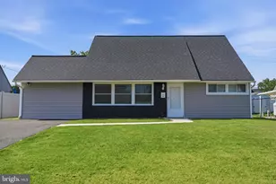 47 Mintleaf Rd, Levittown, PA 19056 - Photo 2