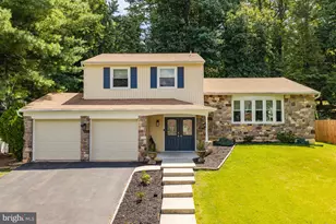 335 Fox Hollow Dr, Feasterville-Trevose, PA 19053 - Photo 2