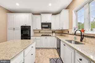 203 Crittenden Dr, Newtown, PA 18940 - Photo 10