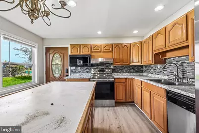70 Village Lane, Levittown, PA 19054 - Photo 12