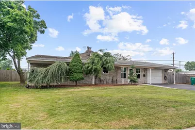 220 Willow Drive, Levittown, PA 19054 - Photo 4