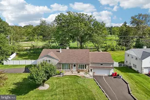 865 Worthington Dr, Warminster, PA 18974 - Photo 2