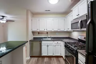 907 Diamond Dr, Newtown, PA 18940 - Photo 10