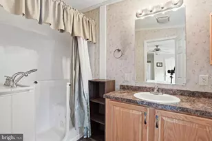 1065 Pine Cir, Telford, PA 18969 - Photo 16