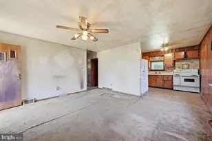 3521 Rockview Dr, Bristol, PA 19007 - Photo 4