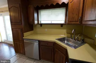 6 Canna Rd, Levittown, PA 19057 - Photo 32
