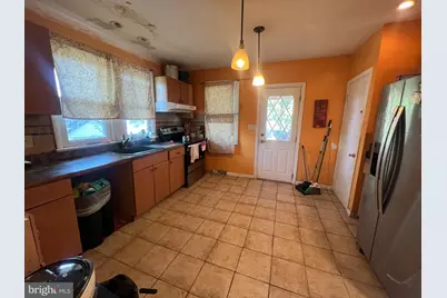 27 N Lafayette Avenue, Morrisville, PA 19067 - Photo 8