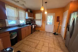 27 N Lafayette Ave, Morrisville, PA 19067 - Photo 8