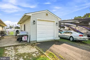 6 Idlewild Rd, Levittown, PA 19057 - Photo 4