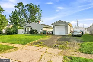 6 Idlewild Rd, Levittown, PA 19057 - Photo 6