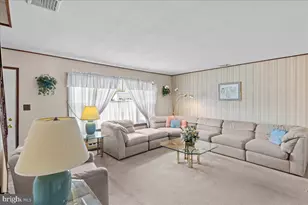 10 New Pond Ln, Levittown, PA 19054 - Photo 8